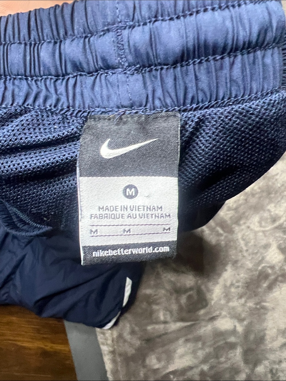 Nike Windbreakers (YM) - Picture 2 of 5